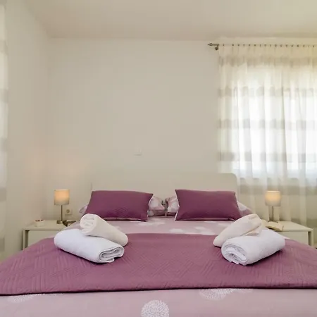 Privat Luka Guest house *