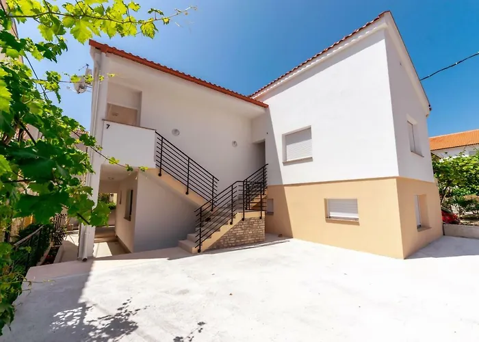 Privat Luka 招待所 3*